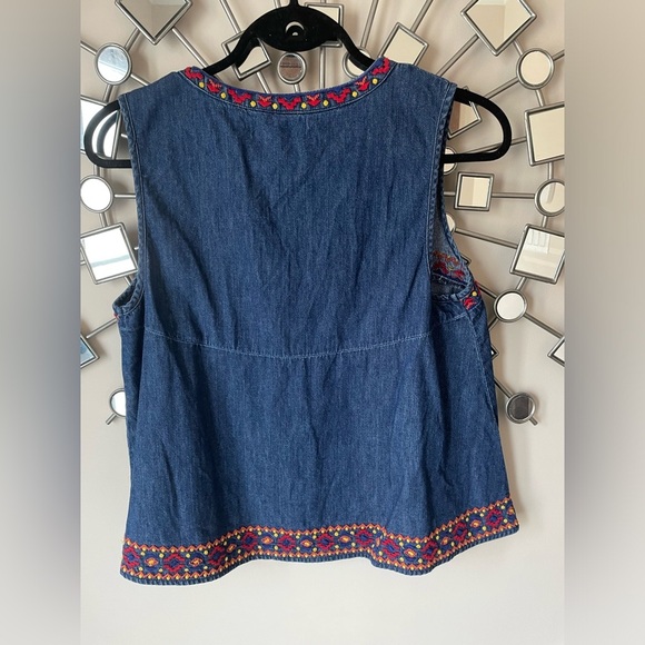 Gap size small jean asztec top ptp 18” - Picture 10 of 11